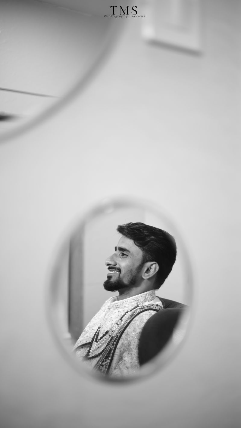 Bride and groom joyful candid shot – Vardhman & Kavita